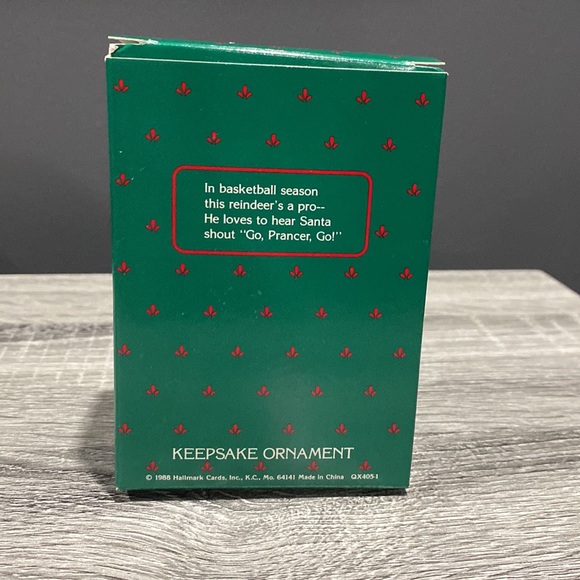 Hallmark | Reindeer Champs #3: Basketball (1988) - Keepsake Ornament - Picture 3 of 13